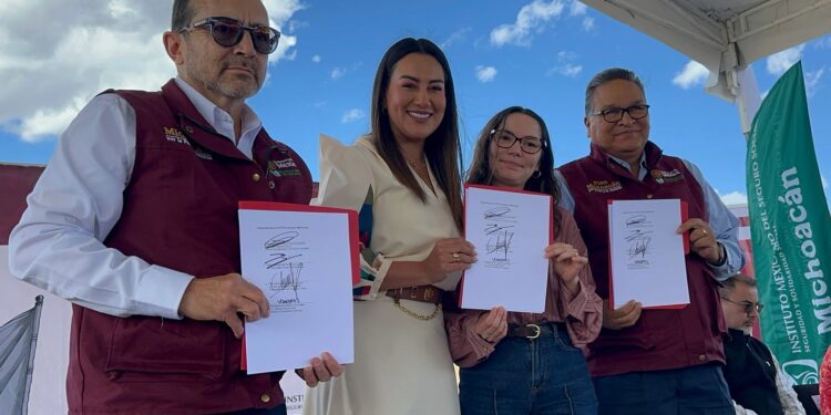 Toma IMSS protesta a comité ciudadano para obras enZacapu, Michoacán.