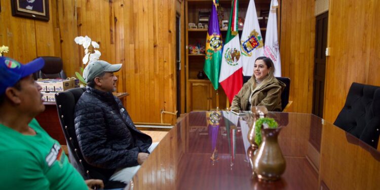 Dayana Pérez Mendoza fortalece el diálogo con representantes ejidales de Santa Rosa