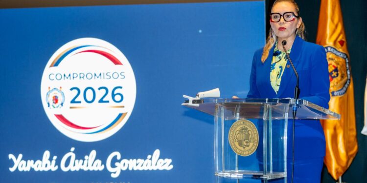 A doblar el paso convoca Yarabí Ávila al funcionariado nicolaita; Gabinete cierra filas con la rectora