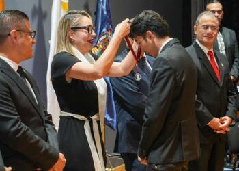 Yarabí Ávila entrega la Medalla “Dr. Ignacio Chávez Sánchez”; insta a nicolaitas a generar conocimiento en beneficio de las comunidades