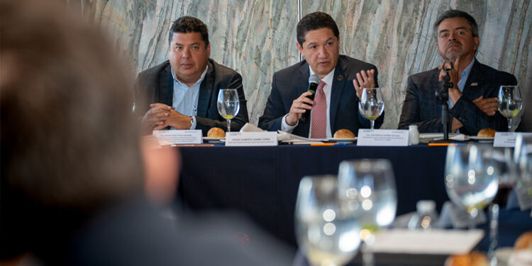 Hugo Gama dialoga con sector empresarial sobre certeza jurídica y modernización del Poder Judicial