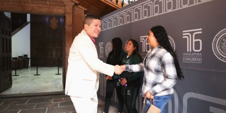 CON EQUIPAMIENTO FORTALECE VICENTE GÓMEZ A LA EDUCACIÓN DEL DISTRITO XIX