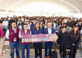 ¡Atención universitarios! Inicia entrega de tarjetas Gertrudis Bocanegra en Michoacán