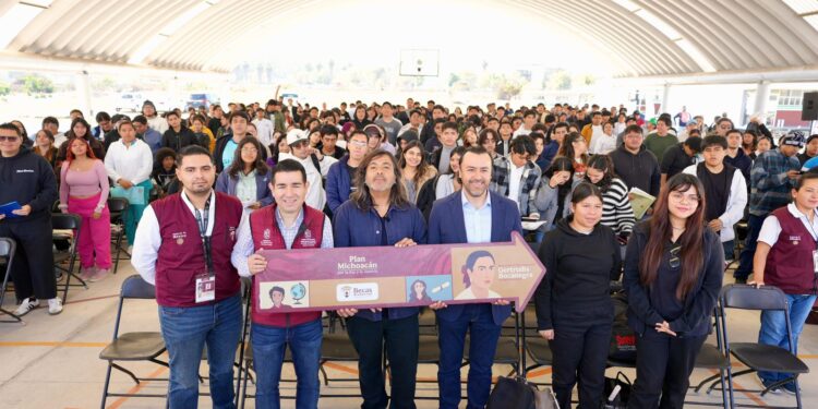 ¡Atención universitarios! Inicia entrega de tarjetas Gertrudis Bocanegra en Michoacán