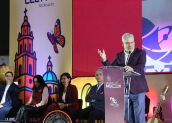 Convoca Bedolla a jóvenes michoacanos a crear red social 100 % mexicana