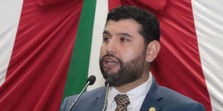 Octavio Ocampo presenta iniciativa para proteger a productores de maíz en Michoacán