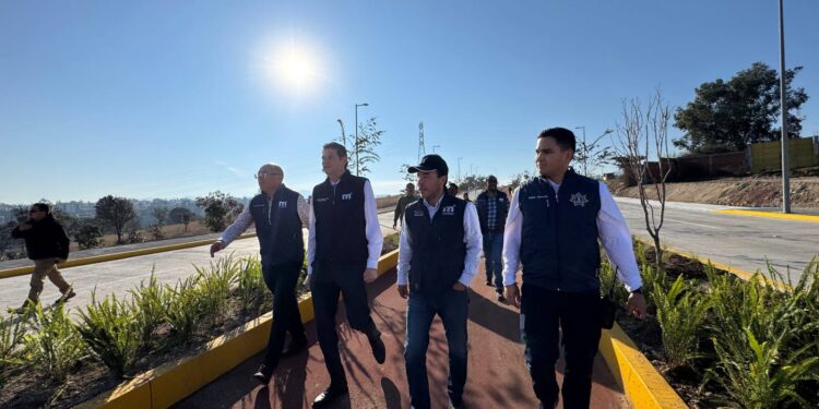 Revisa Alfonso Martínez últimos detalles de la avenida Amalia Solórzano