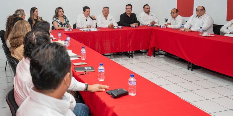 Hugo Gama comparte con sector productivo de Lázaro Cárdenas avances en el sistema de justicia penal oral