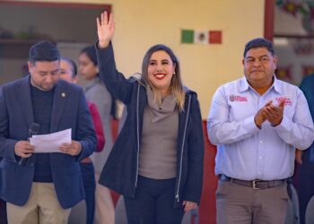Dayana Pérez da arranque a la Campaña de Salud Visual “Ver bien para aprender mejor” en Salvador Escalante