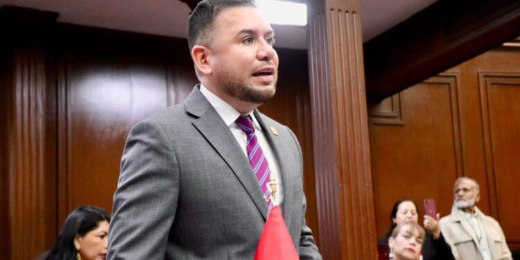 Un acto de justicia social la prohibición del endeudamiento en Michoacán: Reyes Galindo