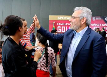 Programa “Familias Cuidadoras” ha apoyado a 780 niñas y niños con cáncer: Bedolla