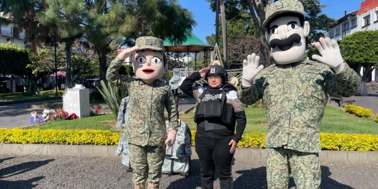 El Ejército Mexicano y la Guardia Nacional instalan la Exposición Militar y Fotográfica “Honor en cada Misión” en Uruapan