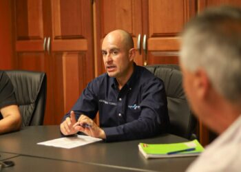 Adolfo Torres fortalece diálogo con transportistas y acuerda acciones en favor del servicio hídrico