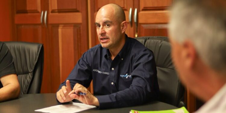 Adolfo Torres fortalece diálogo con transportistas y acuerda acciones en favor del servicio hídrico