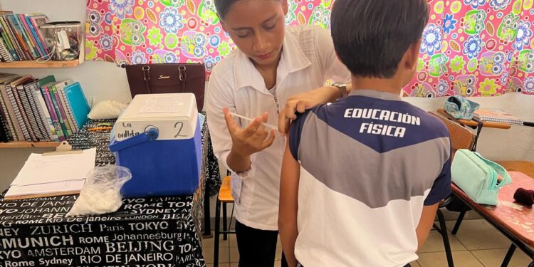 Vacunación contra el sarampión llegará a escuelas de 23 municipios de Michoacán
