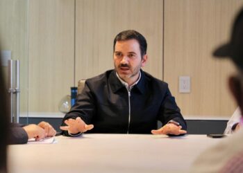 Yankel Benítez y vecinos logran acuerdo para recuperar área verde en San Isidro Itzícuaro