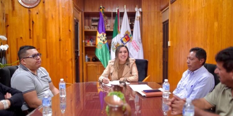 Dayana Pérez Mendoza fortalece la transparencia en Salvador Escalante con la firma de convenio con SESEA