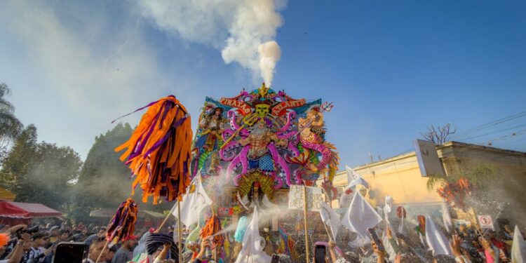 Martes de Carnaval en Tarímbaro: toritos de petate, tradición y respaldo a sus barrios