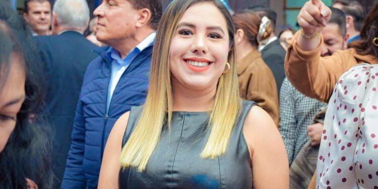 Dayana Pérez Mendoza fortalece la transparencia en Salvador Escalante con la firma de convenio con SESEA