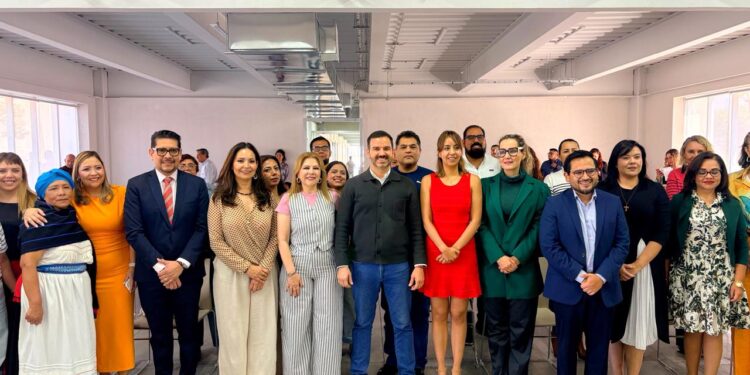 Sefeco entrega títulos de marca y reconocimiento de patente a emprendedores morelianos