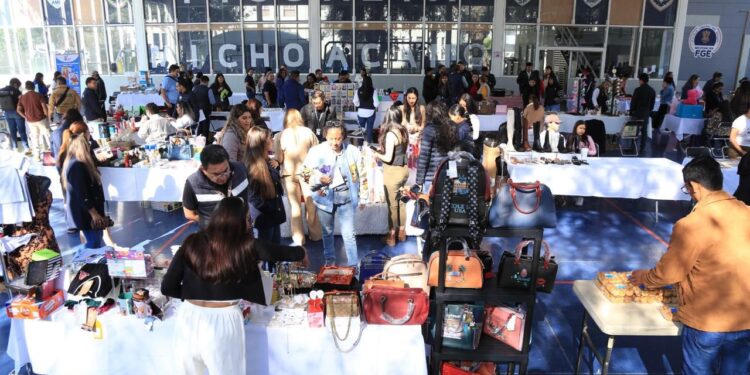 Impulsa FGE bazar interno para fortalecer emprendimientos del personal