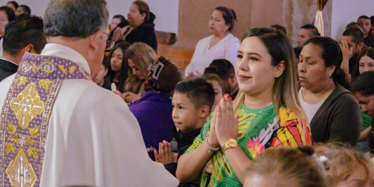 Dayana Pérez acompaña el regreso de peregrinos a Santa Clara del Cobre