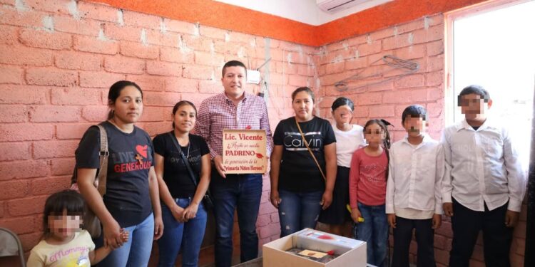 Continúa Vicente Gómez manteniendo contacto con población del distrito XIX