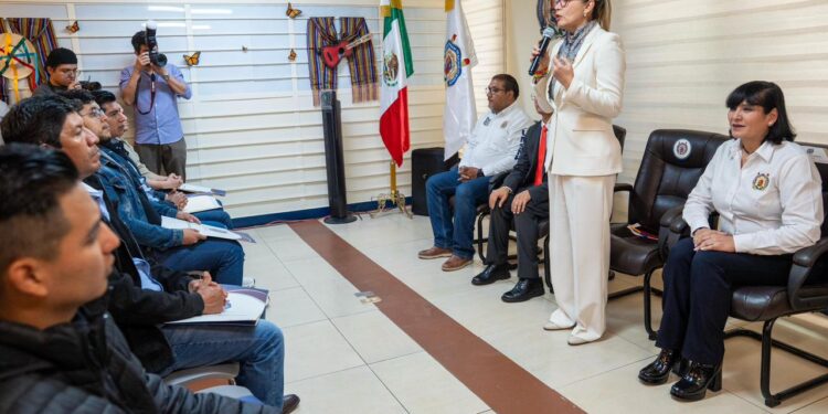 Toma de decisiones debe incidir de manera positiva en el entorno, señala Yarabí Ávila a recién titulados