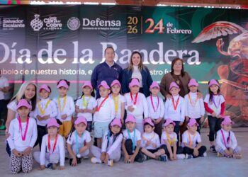 Dayana Pérez celebra a la infancia en Salvador Escalante con entrega de medallas