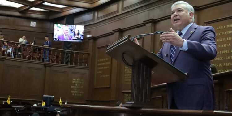 Impulsa Magaña de la Mora reforma para permitir la adopción legal de personas mayores de edad