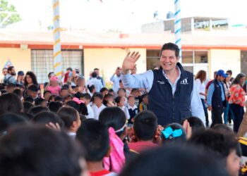 Alfonso Martínez, aliado de la educación; techumbres y cancha deportiva al Norte de Morelia