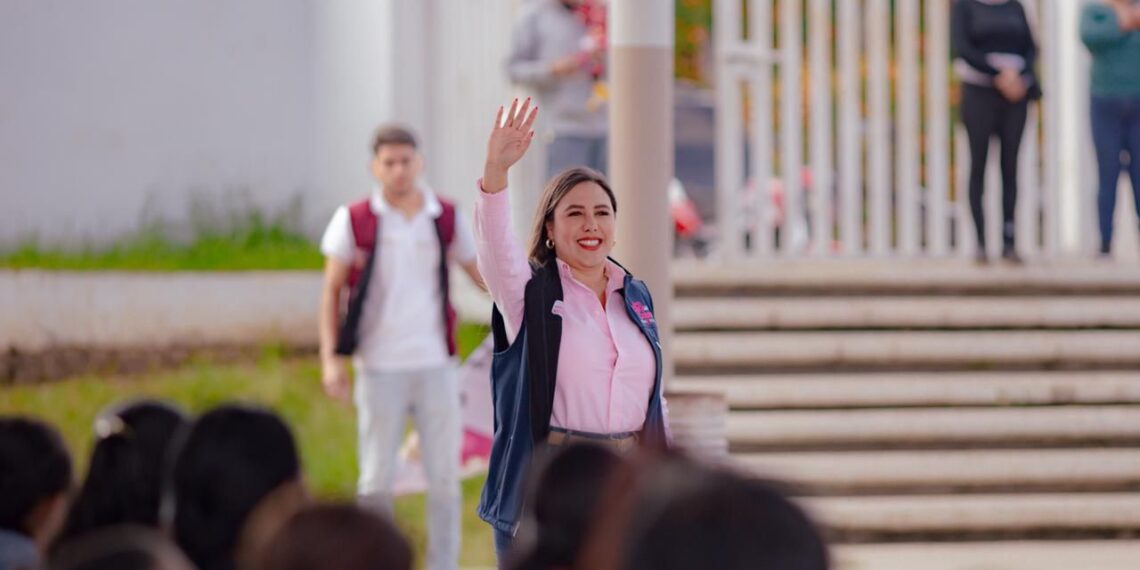 Impulsa Dayana Pérez Mendoza el acceso a la Beca Rita Cetina para fortalecer la educación en Salvador Escalante