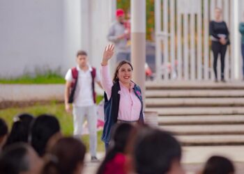 Impulsa Dayana Pérez Mendoza el acceso a la Beca Rita Cetina para fortalecer la educación en Salvador Escalante