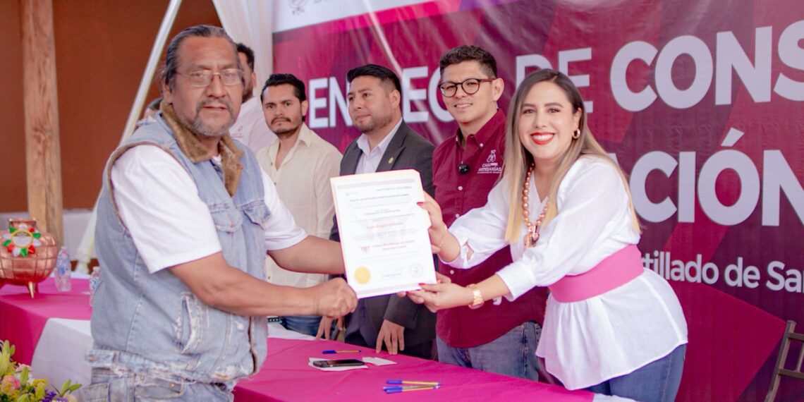 Impulsa Dayana Pérez Mendoza el acceso a la Beca Rita Cetina para fortalecer la educación en Salvador Escalante