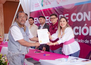 Impulsa Dayana Pérez Mendoza el acceso a la Beca Rita Cetina para fortalecer la educación en Salvador Escalante